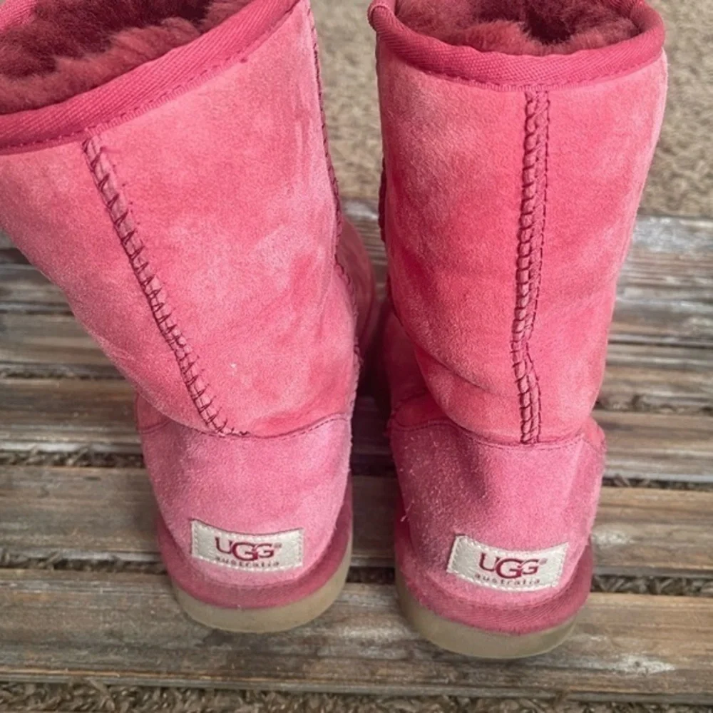 Womens Size 5 Raspberry UGG Short‎ Boots - Picture 3 of 5